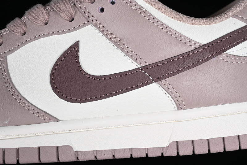 NikeWMNS Sb Dunk - Diffused Taupe