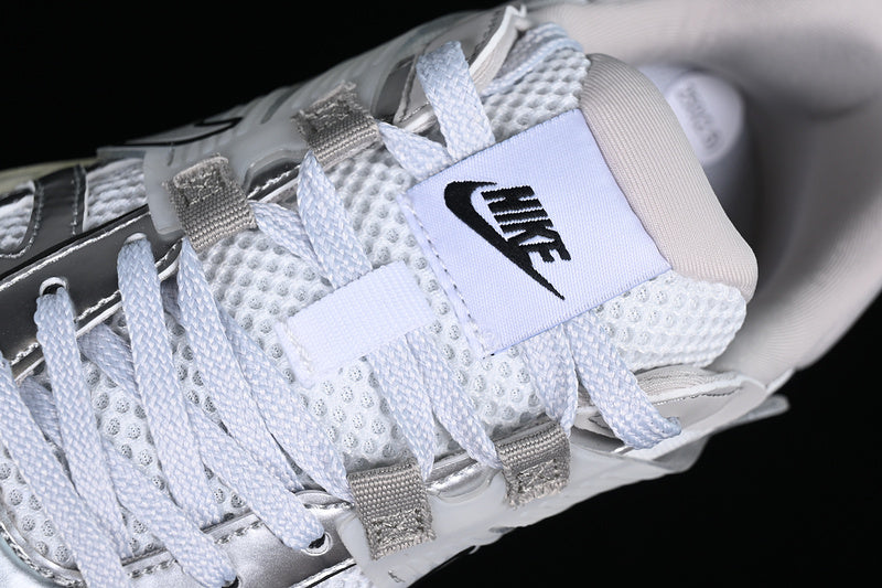 NikeUnisex V2k Run - Metallic Sliver