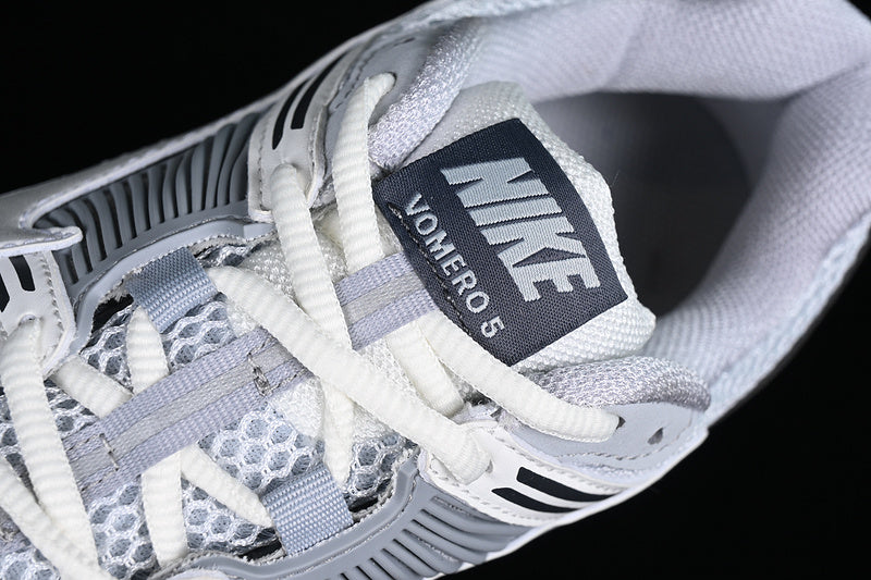 NikeMens Zoom Vomero 5 - Grey