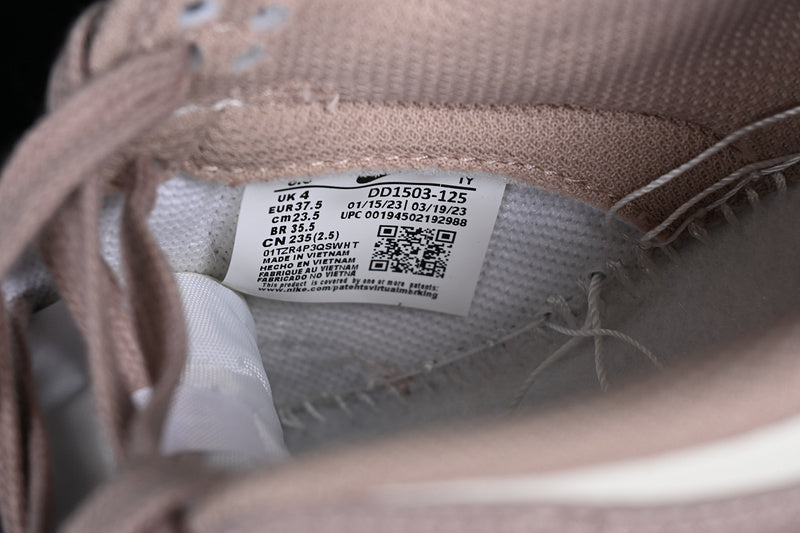 NikeWMNS Sb Dunk - Diffused Taupe