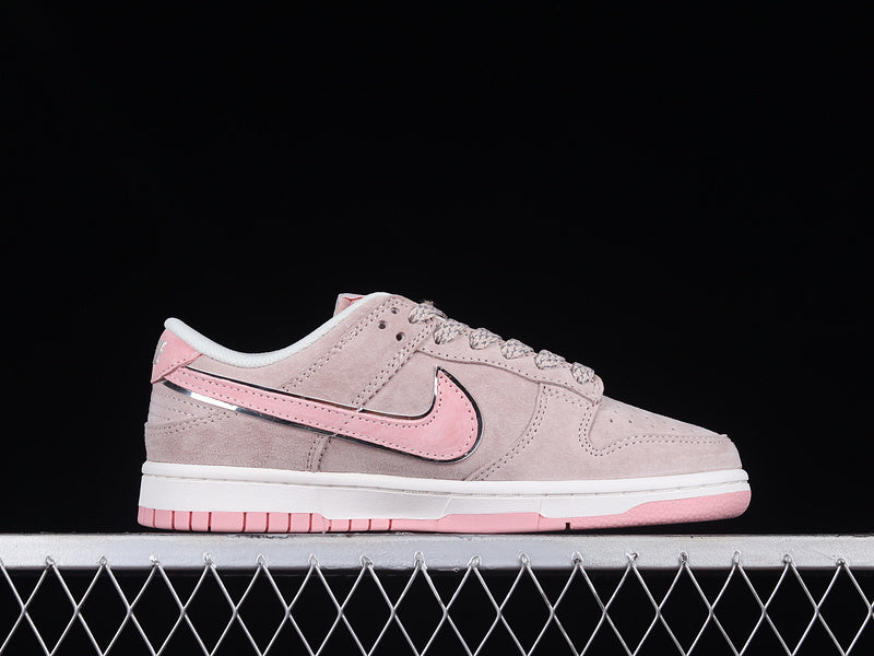 Otomo Katsuhiro x NikeWMNS SB Dunk Low - Brown/Pink