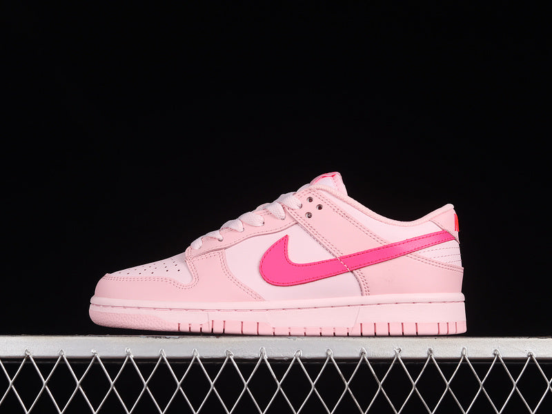 NikeWMNS Dunk Low - Triple Pink