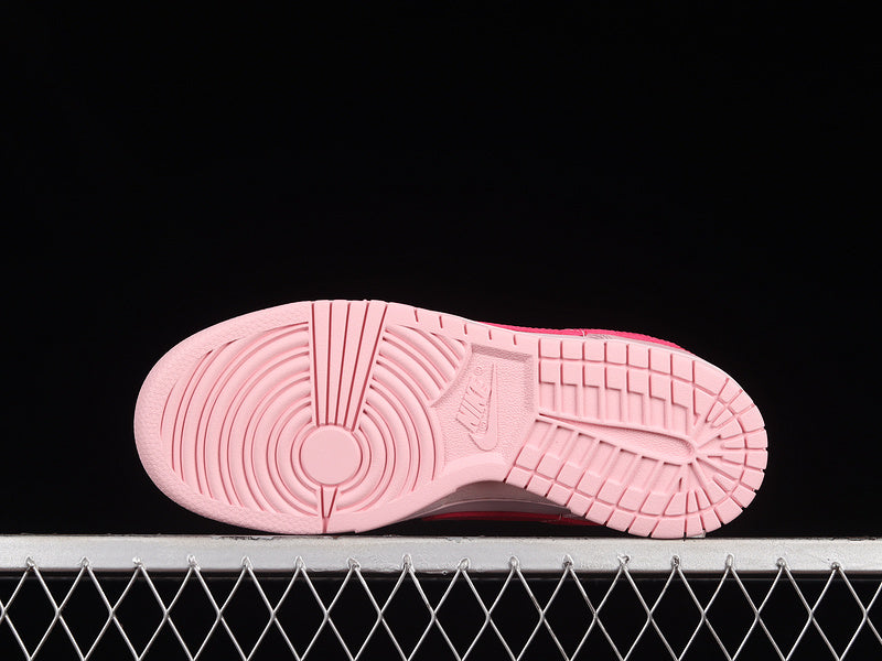 NikeWMNS Dunk Low - Triple Pink