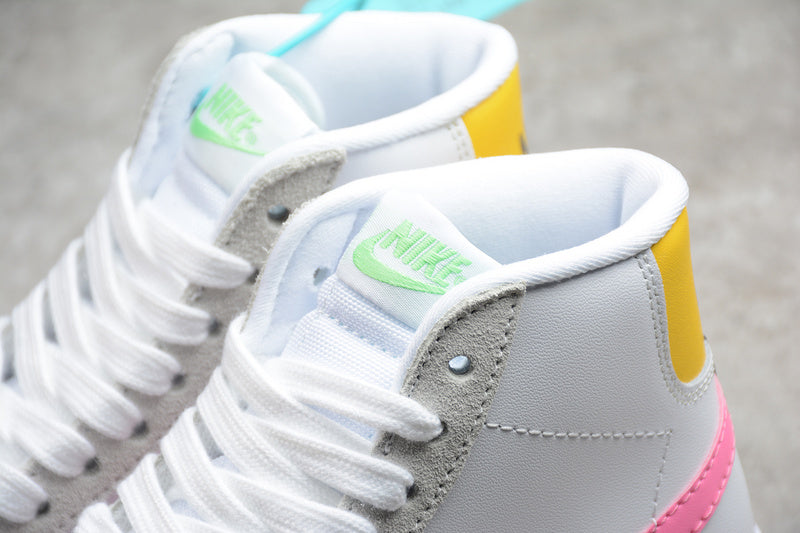 NikeSB Blazer Mid 77 - White/Pink Glow