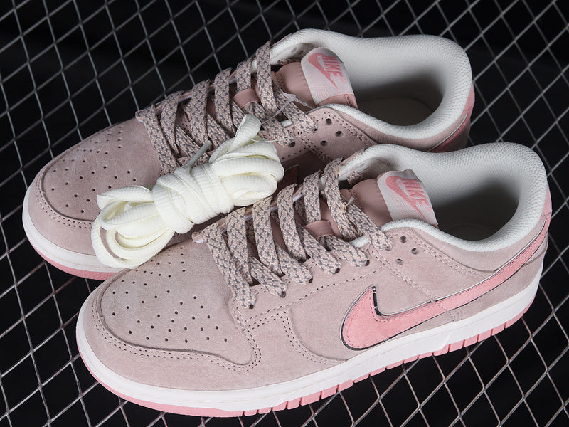 Otomo Katsuhiro x NikeWMNS SB Dunk Low - Brown/Pink