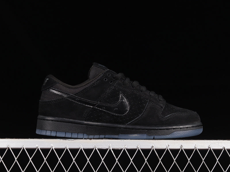 NikeMens Dunk Low x Undefeated - Black