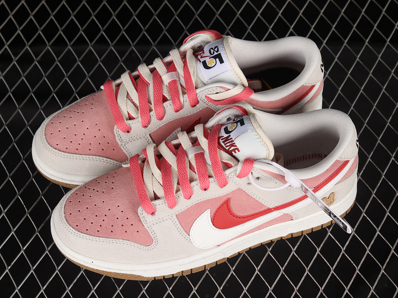 NikeWMNS Dunk Low 85 Double Swoosh Sail - Red/Pink