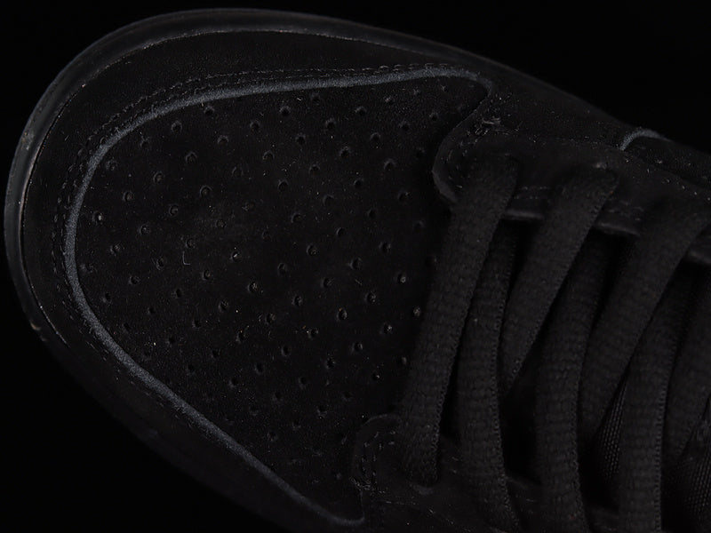 NikeMens Dunk Low x Undefeated - Black