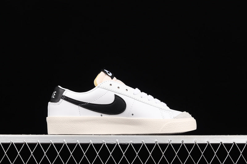 NikeMens blazer low 77 - White/Black Sail