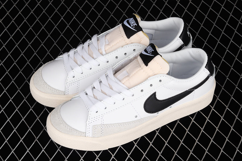 NikeMens blazer low 77 - White/Black Sail