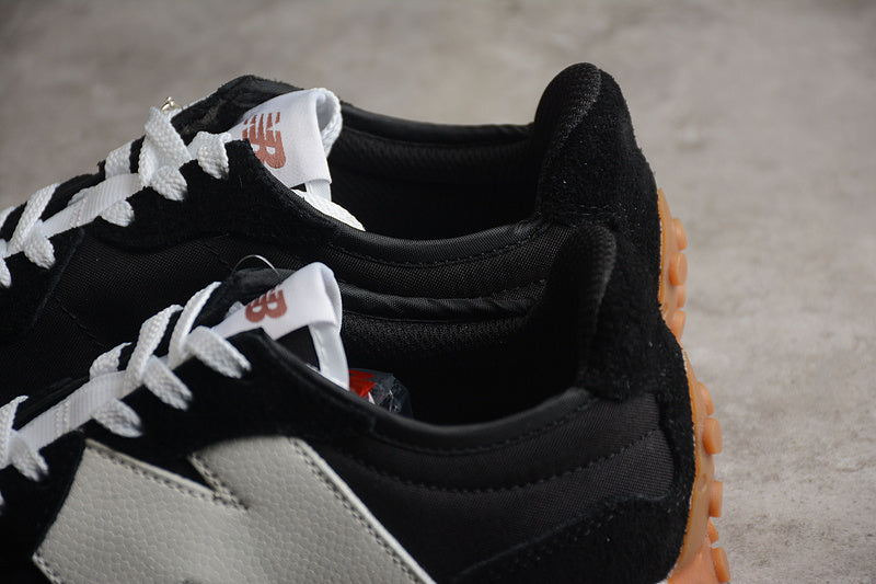 New Balance 327 - Black