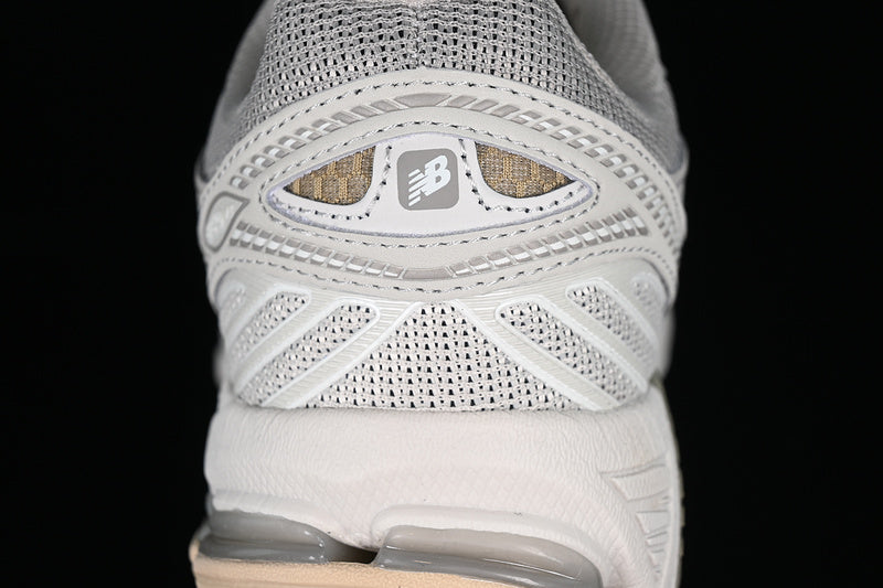 New Balance 860 V2 - Mars