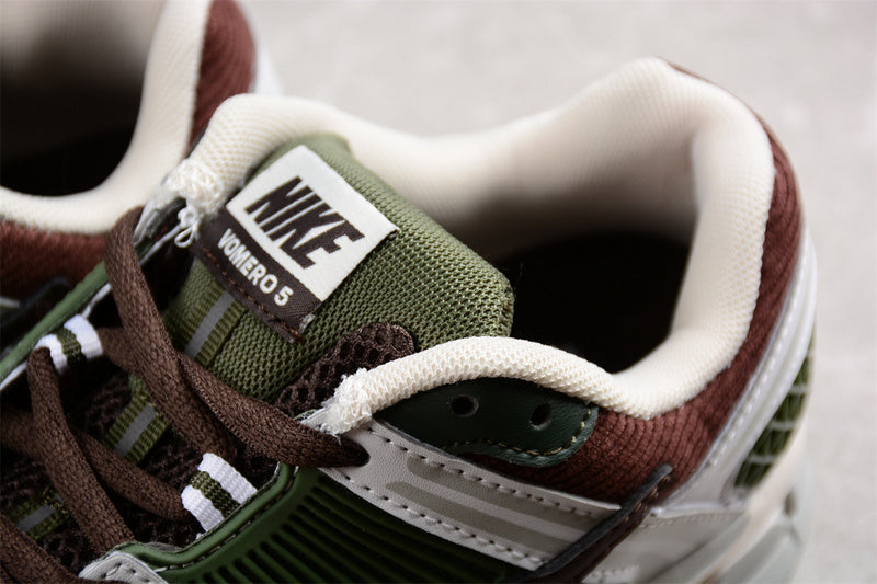 NikeMens Zoom Vomero 5 - Nature