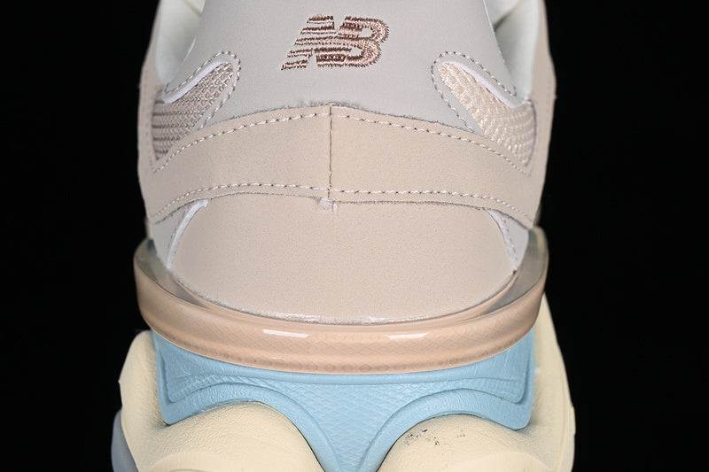 New Balance 9060 - Ivory Cream/Pink Sand