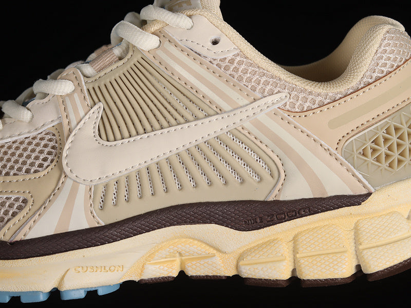 NikeMens Zoom Vomero 5 - Oatmeal
