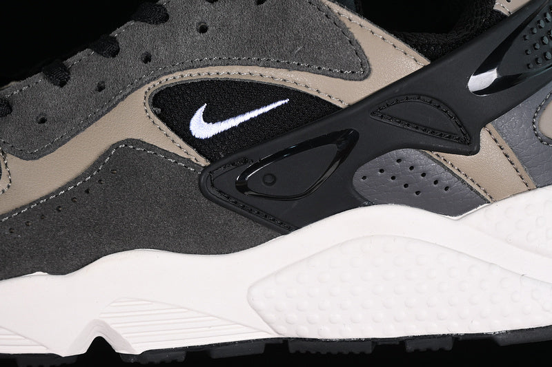 NikeUnisex Air Huarache Runner - Brown