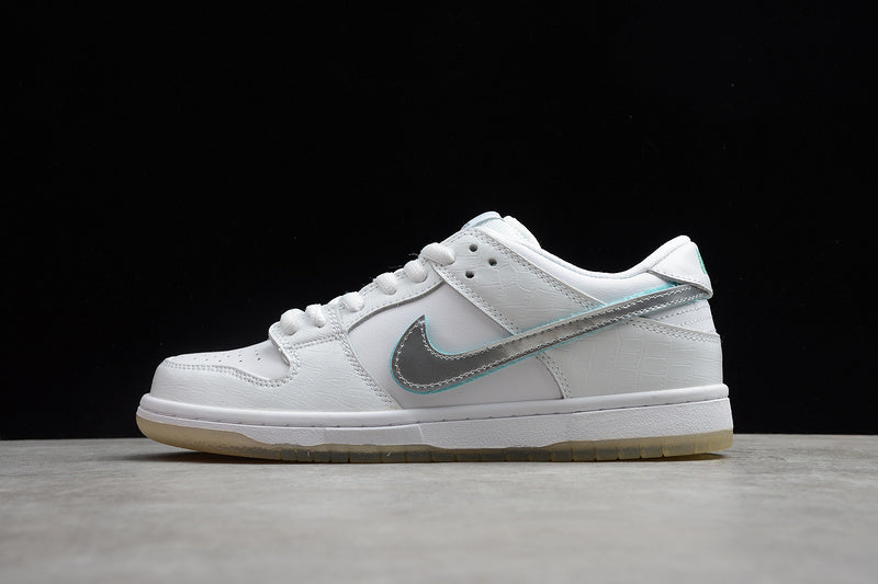 NikeUnisex SB Dunk Low - White Diamond