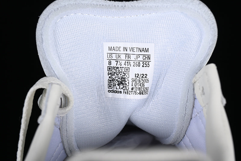 adidasOriginals Jeans - White