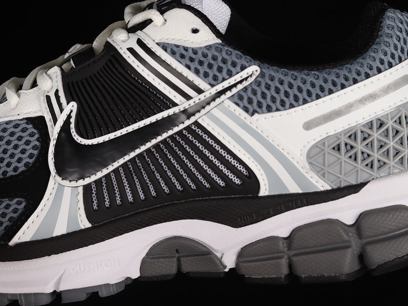NikeUnisex Zoom Vomero 5 - Grey/Black