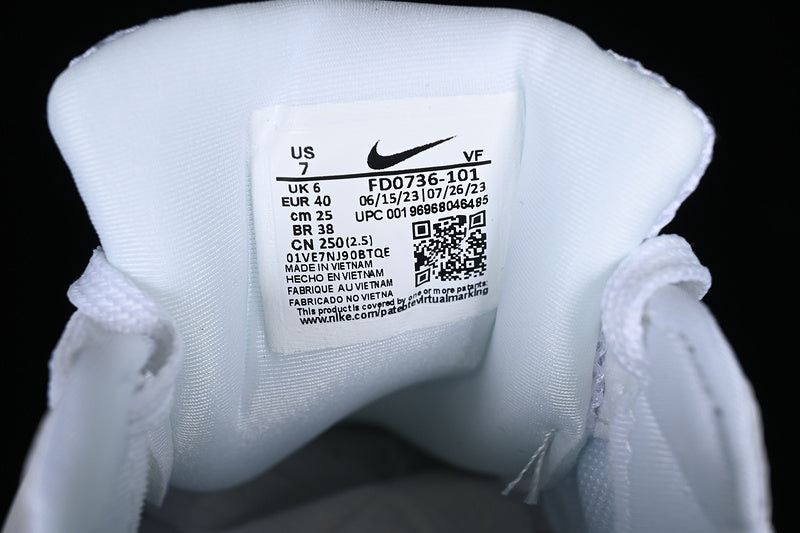 NikeUnisex V2K Run White/Green