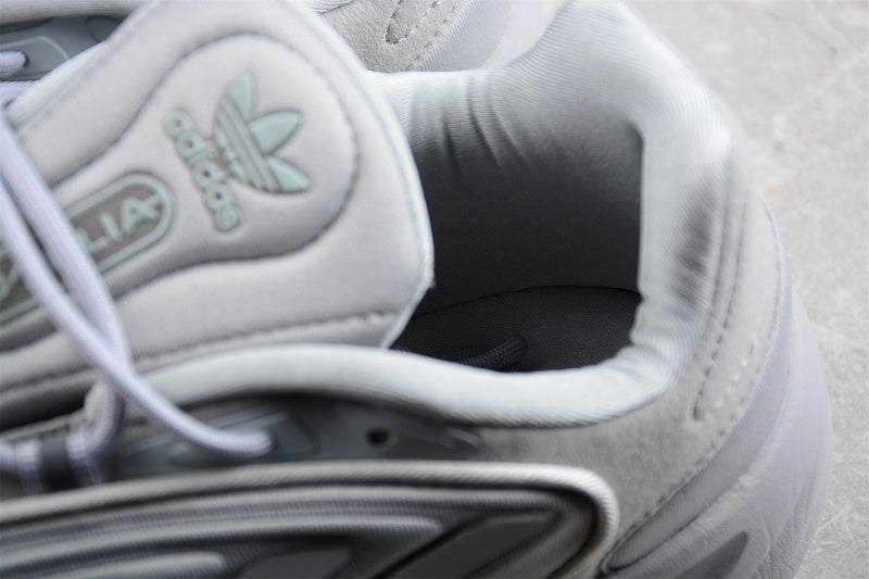 adidasUnisex Ozelia - Triple Grey