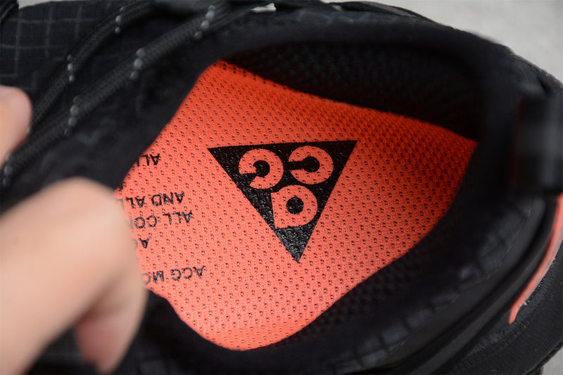 NikeMens ACG Mountain Fly Low Anthracite- Black