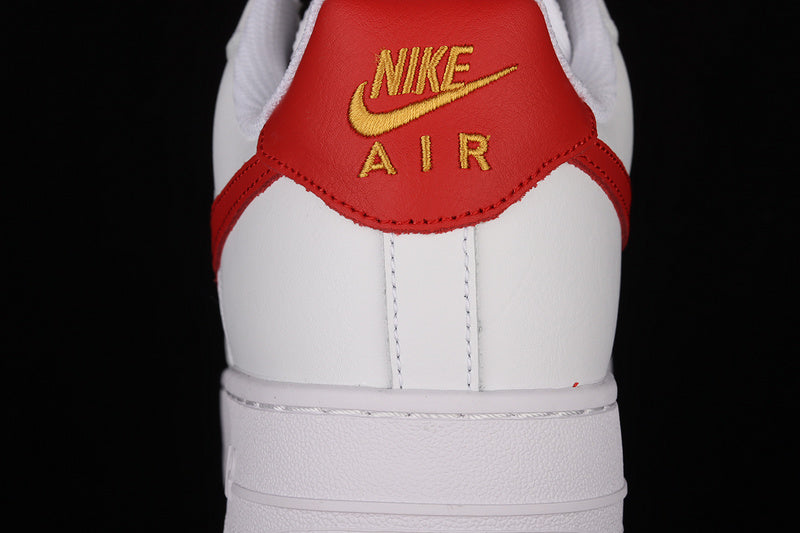 NikeWMNS Air Force AF1 Essential - Gym Red