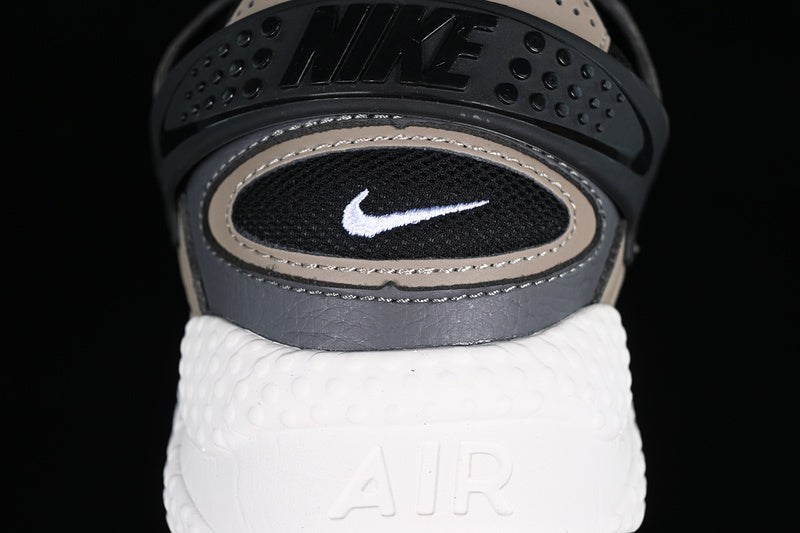 NikeUnisex Air Huarache Runner - Brown