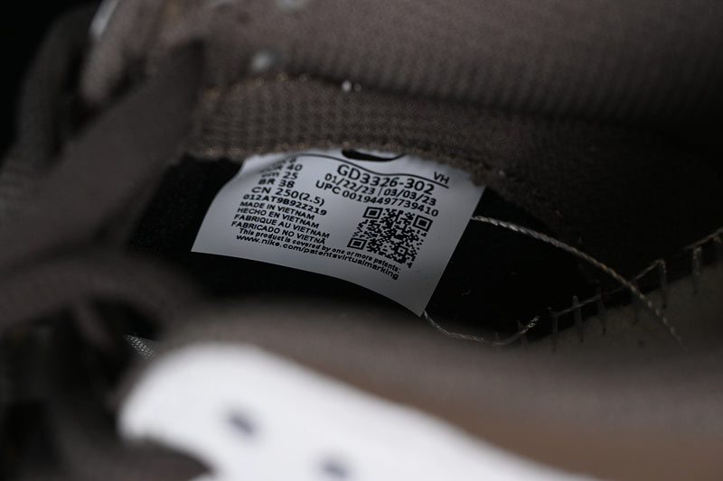 NikeSB Dunk Low - White/Brown