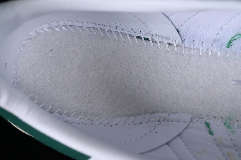 adidasOriginals Jeans - White