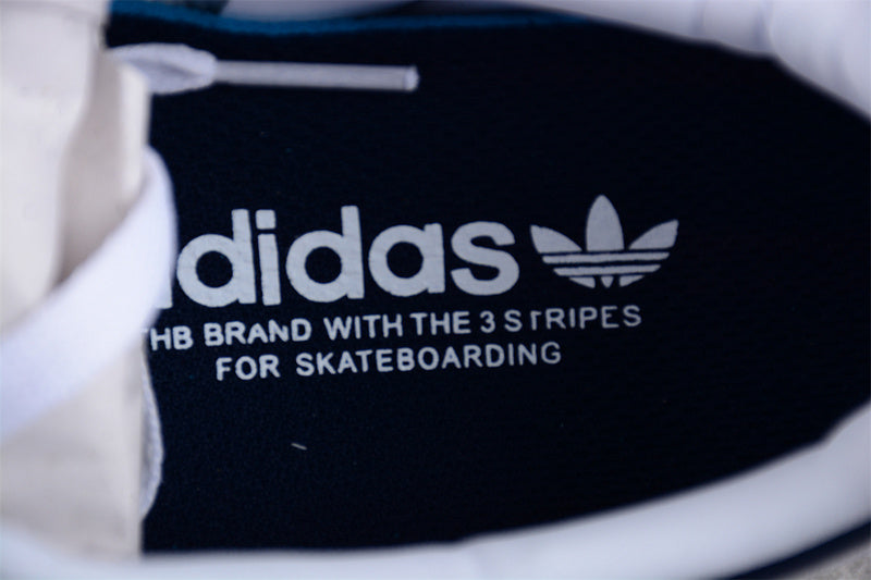 adidasMens Samba - White/Navy