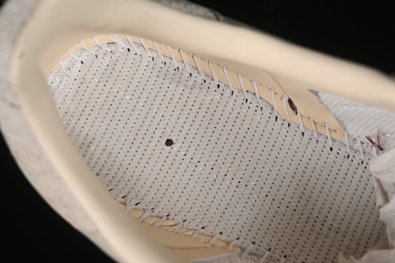 adidasUnisex Samba - Wonder White/Maroon