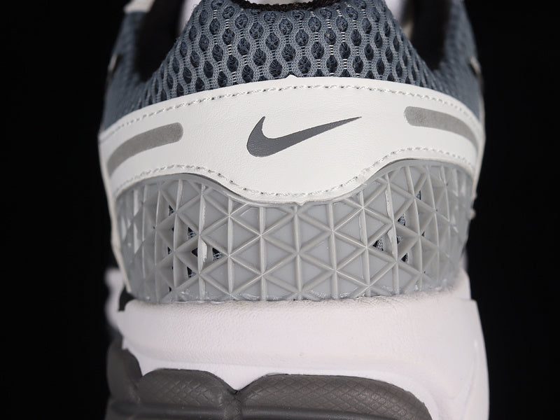 NikeUnisex Zoom Vomero 5 - Grey/Black