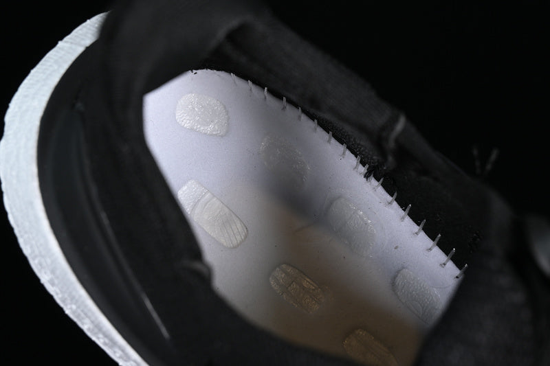 adidasUnisex Ultraboost 23 - Light Black