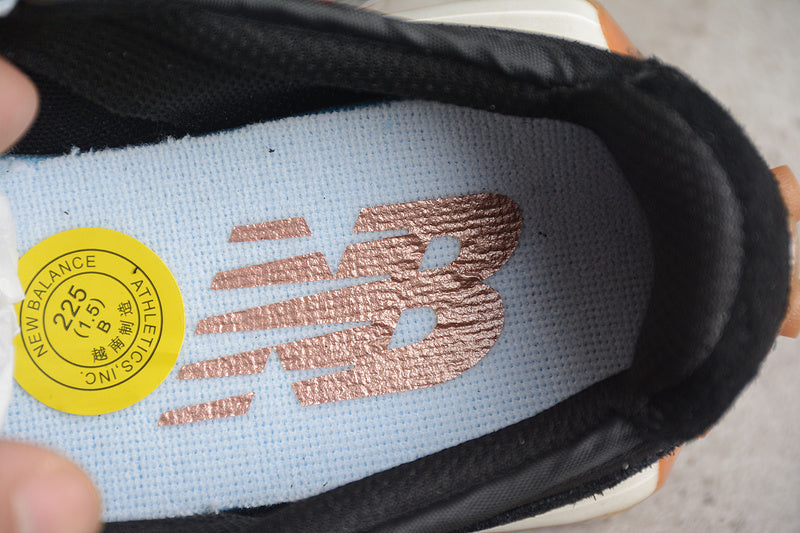 New Balance 327 - Black