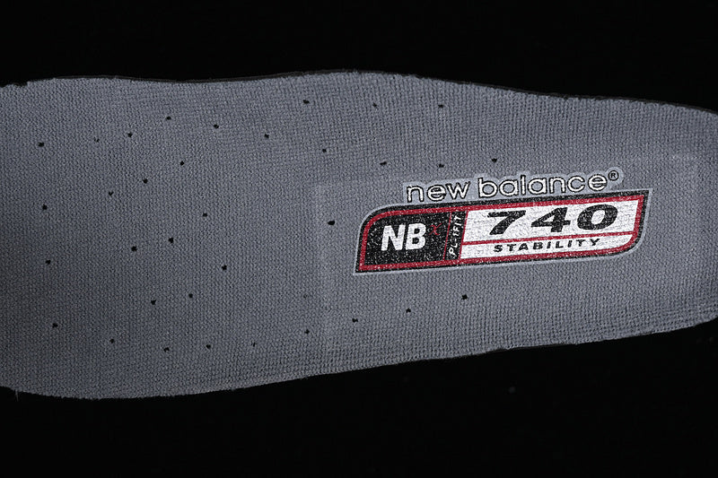 New Balance 740 - Silver/Red