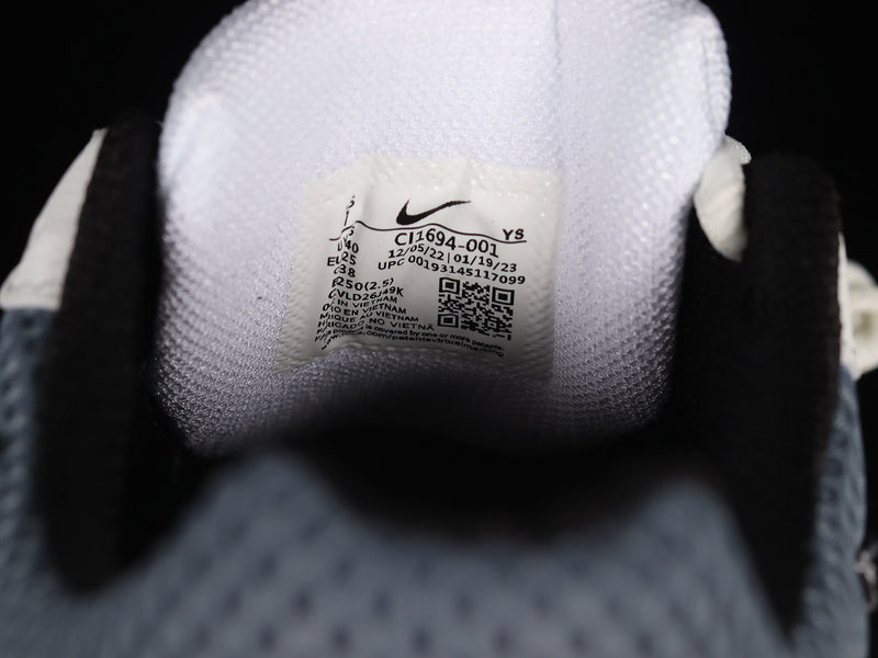 NikeUnisex Zoom Vomero 5 - Grey/Black