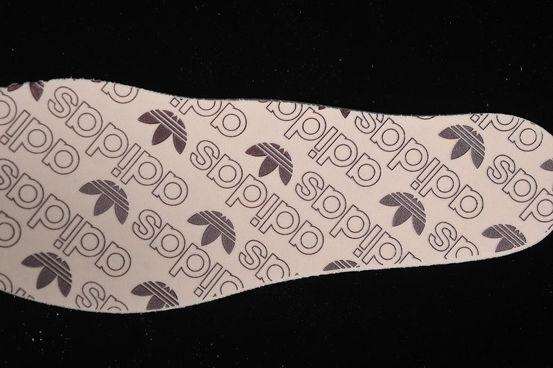 adidasUnisex Samba - Wonder White/Maroon