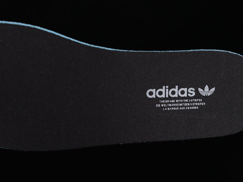 adidasUnisex Ozelia Wonder - White
