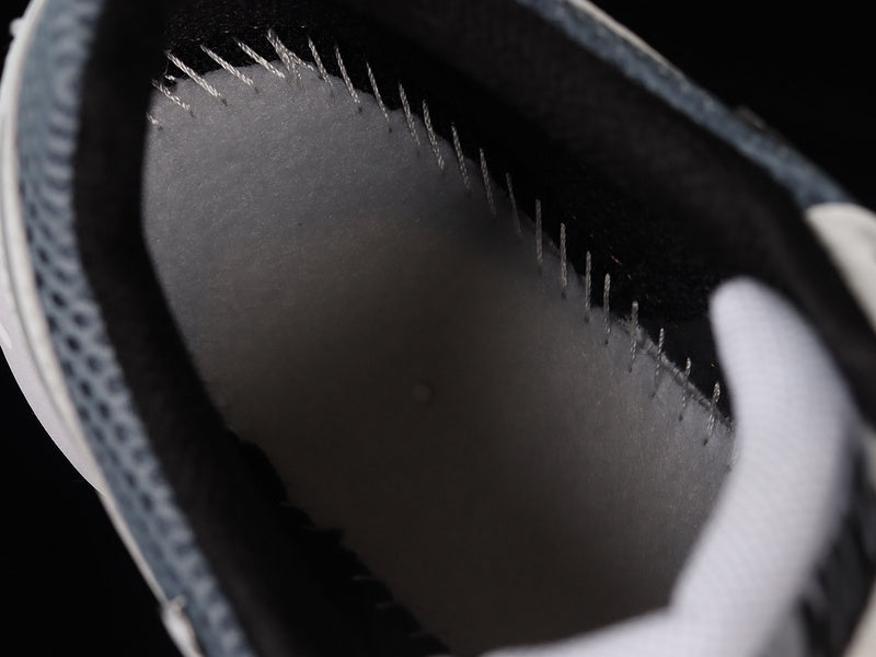 NikeUnisex Zoom Vomero 5 - Grey/Black