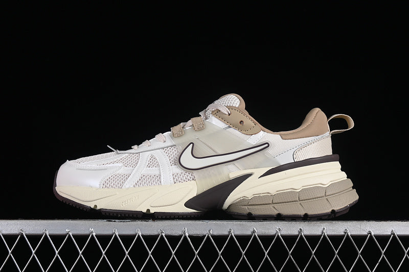 NikeUnisex V2k Run Light - Orewood Brown