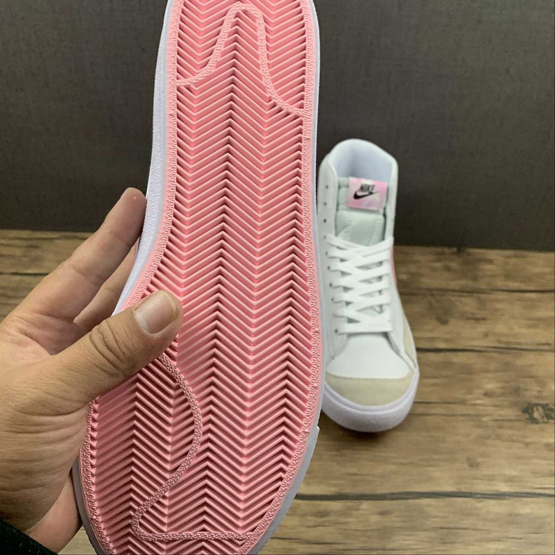NikeWMNS Blazer Mid 77 - Double Swoosh