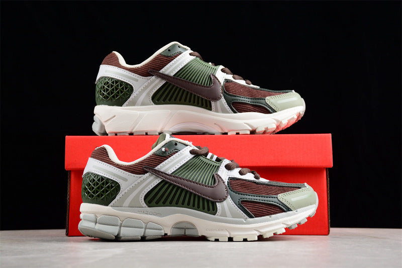 NikeMens Zoom Vomero 5 - Nature