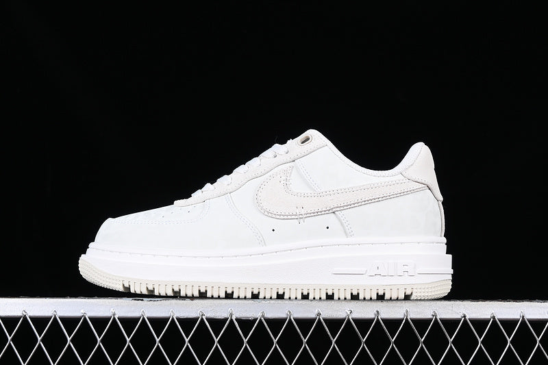 NikeMens Air Force 1 AF1 luxe - Summit White