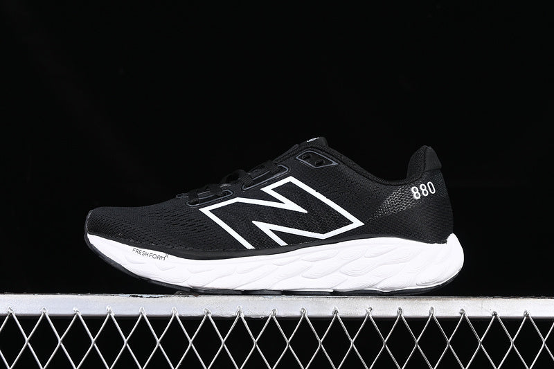 New Balance 880 - Black