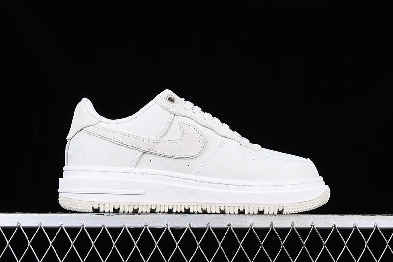 NikeMens Air Force 1 AF1 luxe - Summit White