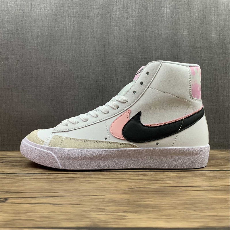 NikeWMNS Blazer Mid 77 - Double Swoosh