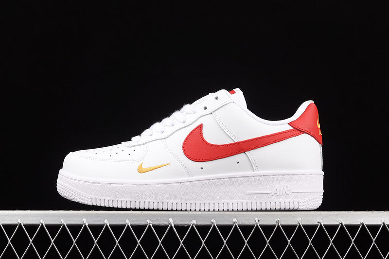 NikeUnisex Air Force AF1 Essential - Gym Red