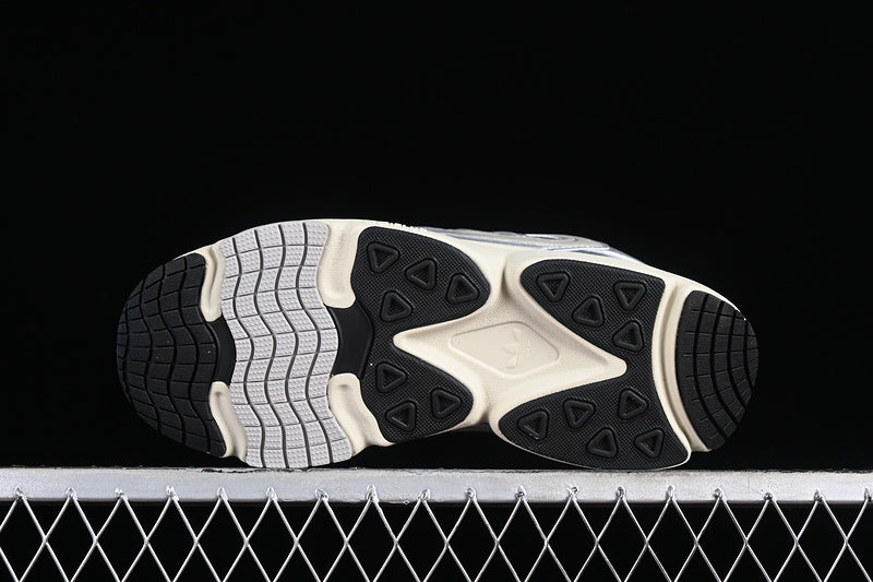 adidasUnisex Ozmillen - Silver Black