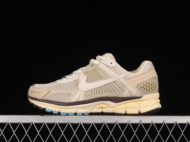 NikeMens Zoom Vomero 5 - Oatmeal